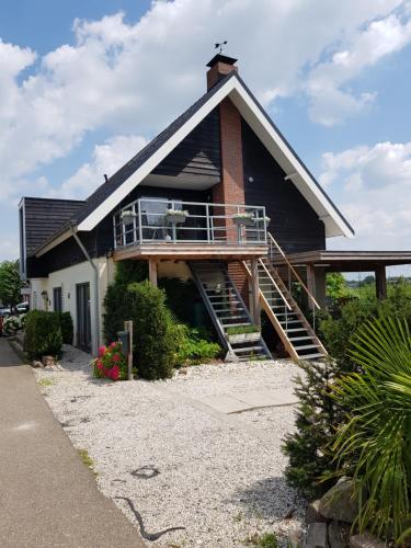Prins van Poederoijen — 4-Star Luxury Hotel in Werkendam, Netherlands