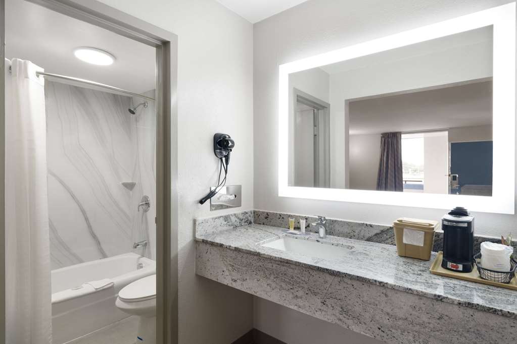 Days Inn by Wyndham Montgomery I 85 - photo 15
