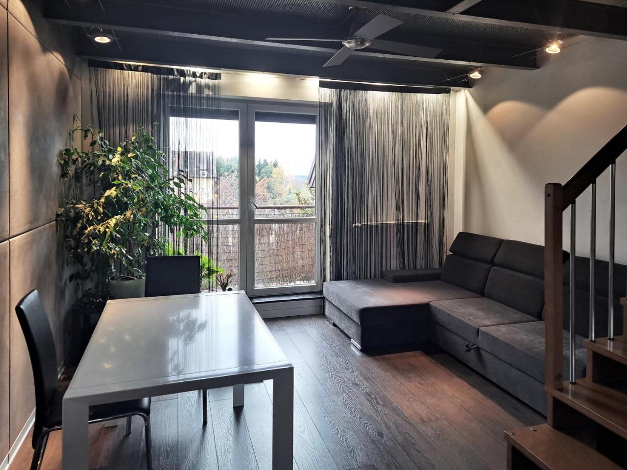 Kawalerka z bezpłatnym miejscem parkingowym — 4-Star Luxury Hotel in Warsaw, Poland