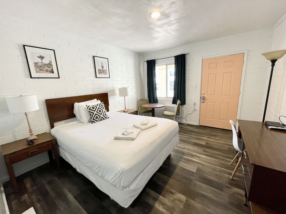 The Postcard Motel - photo 18
