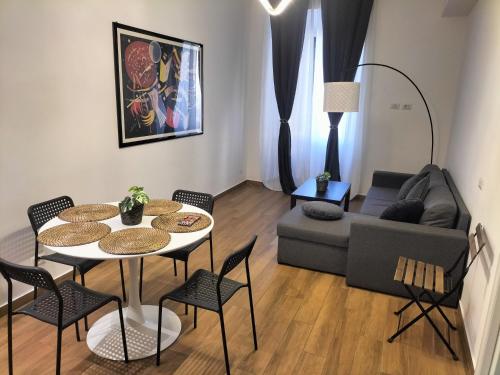 Red Roses Domus Rome — 4-Star Luxury Hotel in Rome, Italy