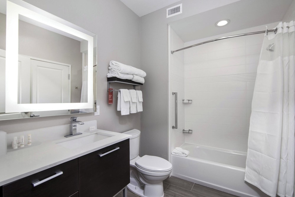 TownePlace Suites by Marriott Houston Hobby Airport - photo 34