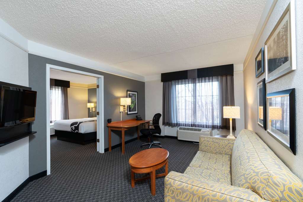 La Quinta Inn & Suites by Wyndham Pueblo - photo 45
