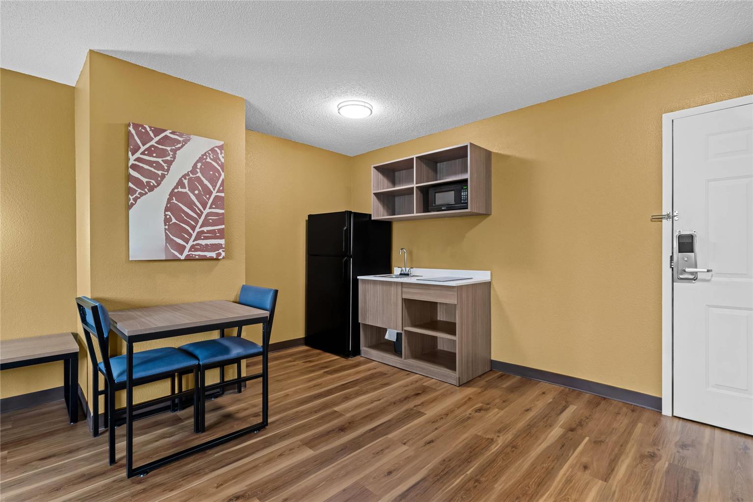 Suburban Studios Charlotte Executive Park - photo 16