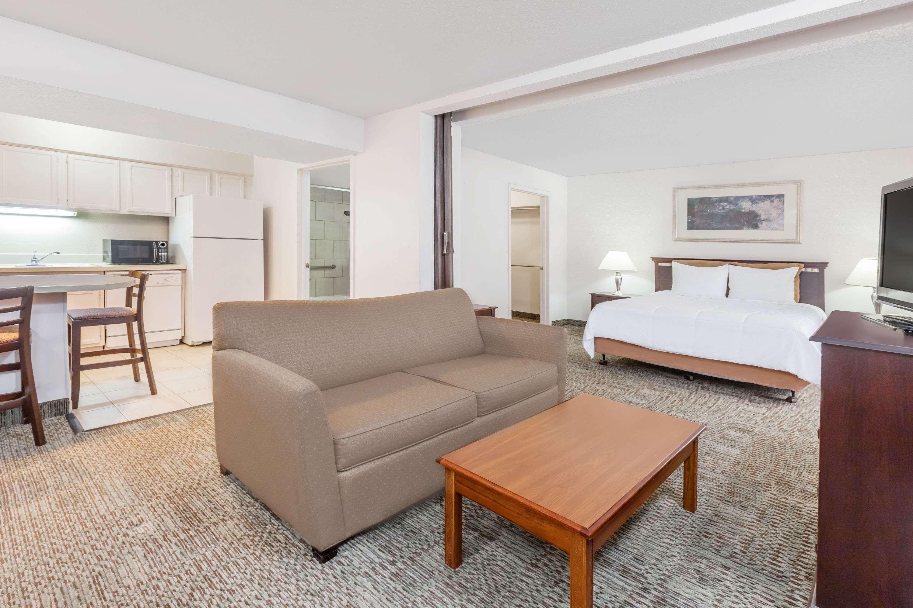 Hawthorn Extended Stay by Wyndham Dallas - photo 8