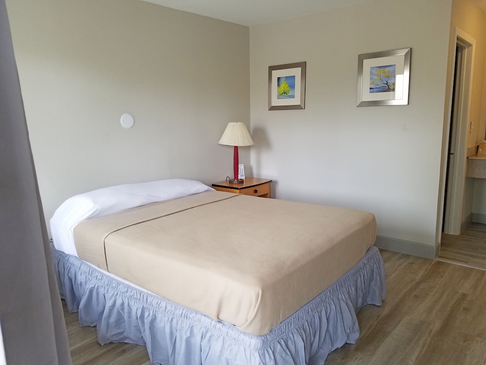 Merit Inn & Suites - photo 2