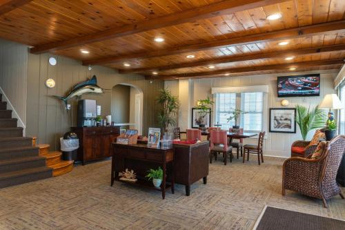 The Admiral Hotel Motel - photo 6