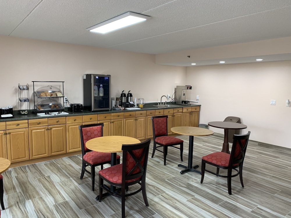 Howard Johnson East Syracuse - photo 42