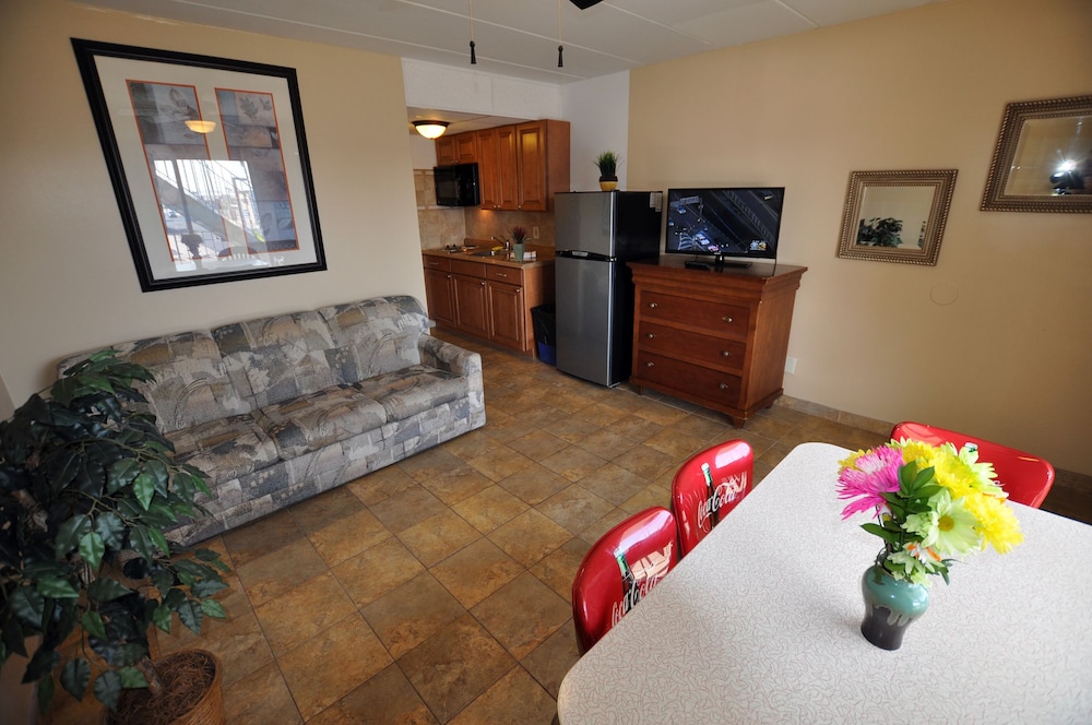 Nantucket Inn & Suites - photo 16