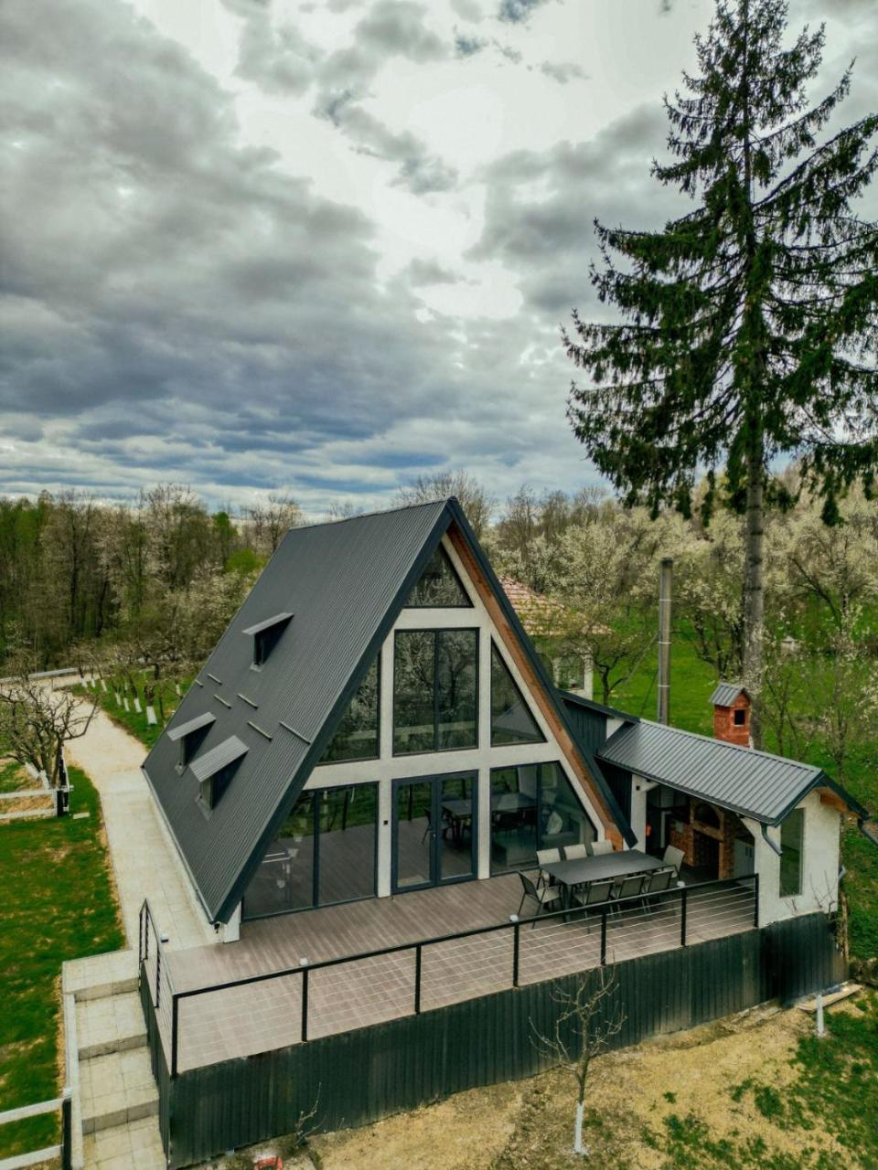 Cabana Serenity A frame - carbon neutral hotel in Pucheni