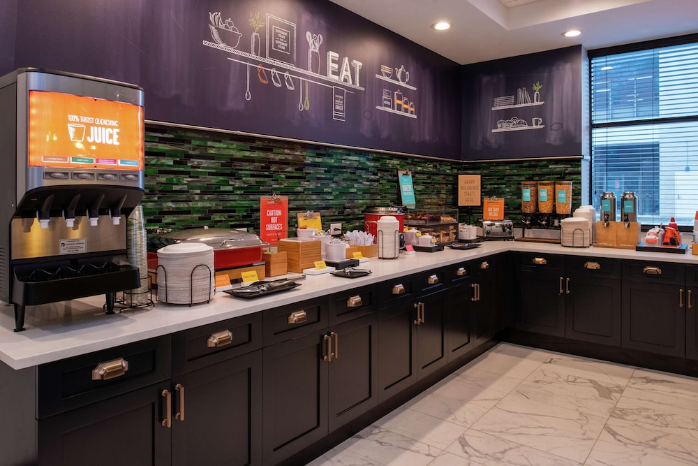Hampton Inn & Suites Winston Salem Downtown - photo 40