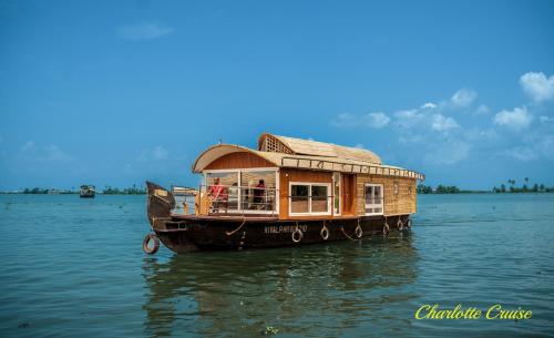 Charlotte Cruise House Boat — 4-Star Luxury Hotel in Alleppey, India