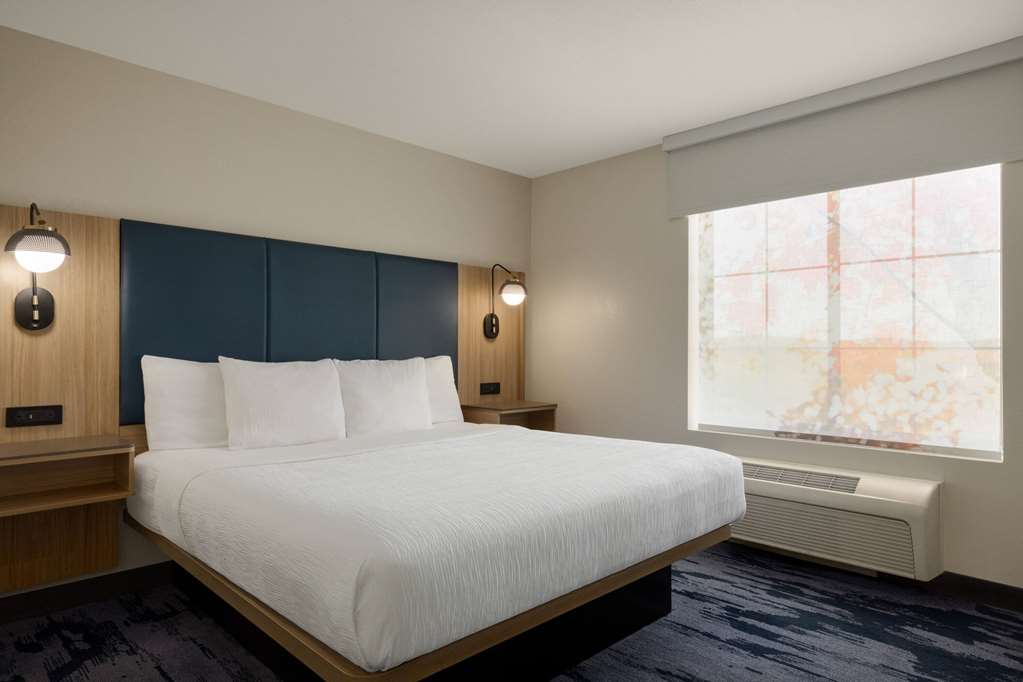 La Quinta Inn & Suites by Wyndham Austin Southwest - photo 13