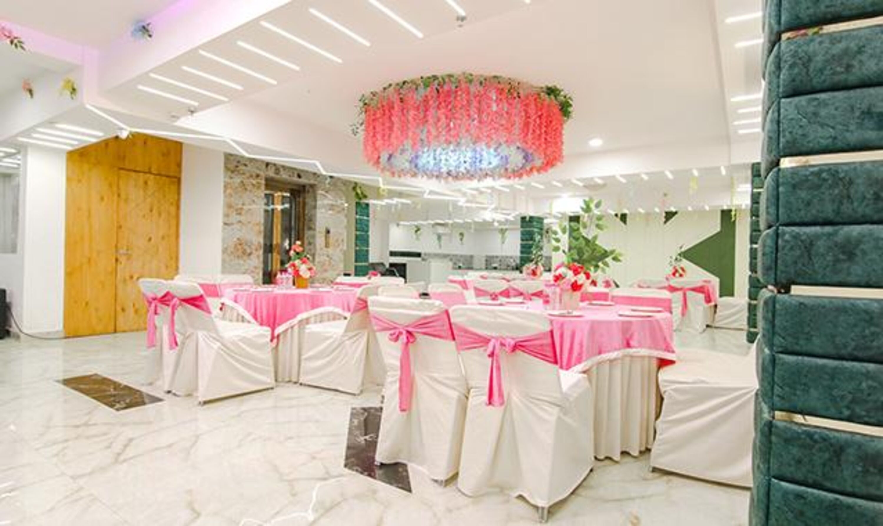 Prime The Eminence by Fabhotel