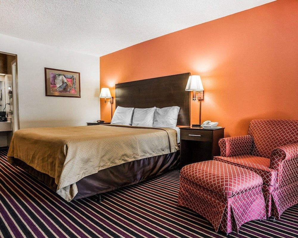 Econo Lodge Urbandale - photo 10