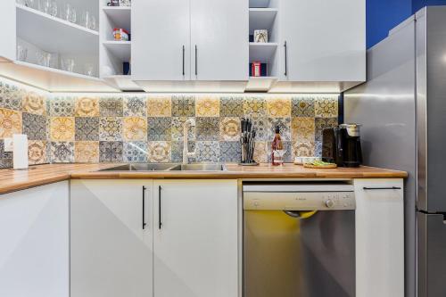 Art inspired Modern Flat near VAKE PARK with WIFI