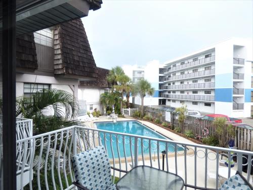 Cocoa Beach Oceanfront Steps to the Pier and Ocean — 4-Star Luxury Hotel in Cocoa Beach, United States