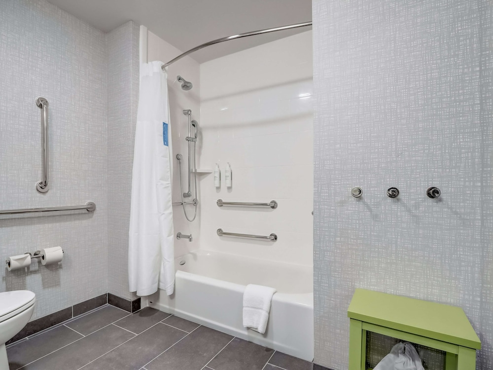 Hampton Inn and Suites by Hilton Cincinnati Midtown Rookwood - photo 51
