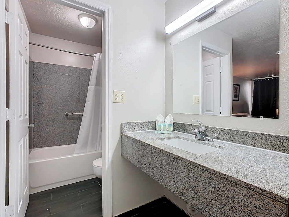 Quality Inn Davenport Maingate South - photo 24