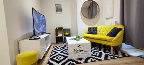 Chaleureux Bien Equipe Hypercentre 2ch 6pers in Pau, France