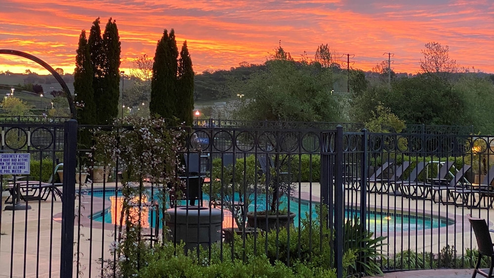 Holiday Inn Express Hotel & Suites El Dorado Hills - photo 61