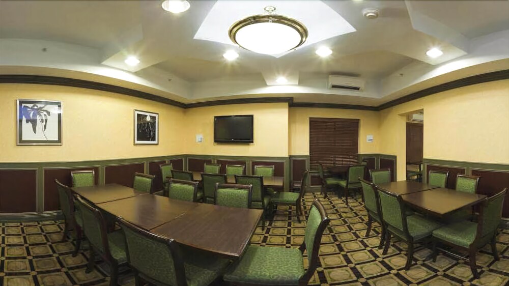 Holiday Inn Express & Suites Indianapolis East By Ihg - photo 30