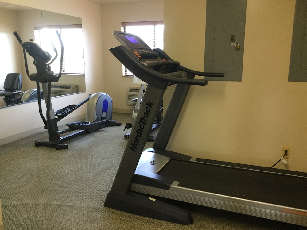 Super 8 by Wyndham Imlay City - photo 14