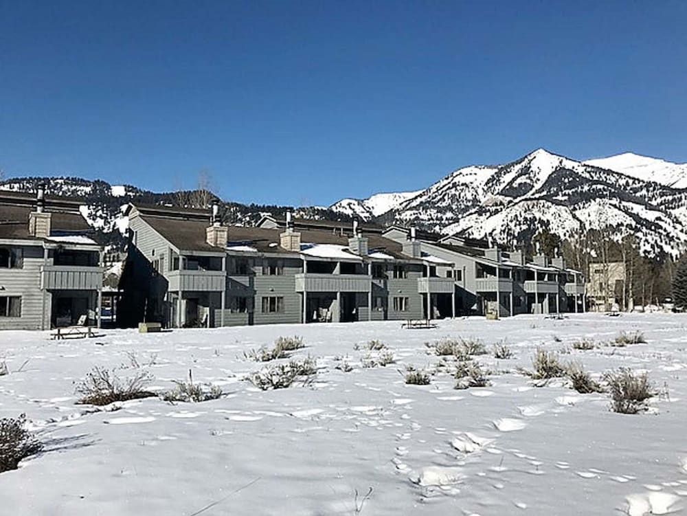Jackson Hole Vacation Condominiums; a VRI resort — hotel in Wilson