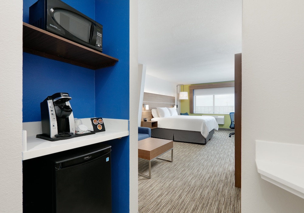 Holiday Inn Express and Suites San Antonio NW near - photo 7