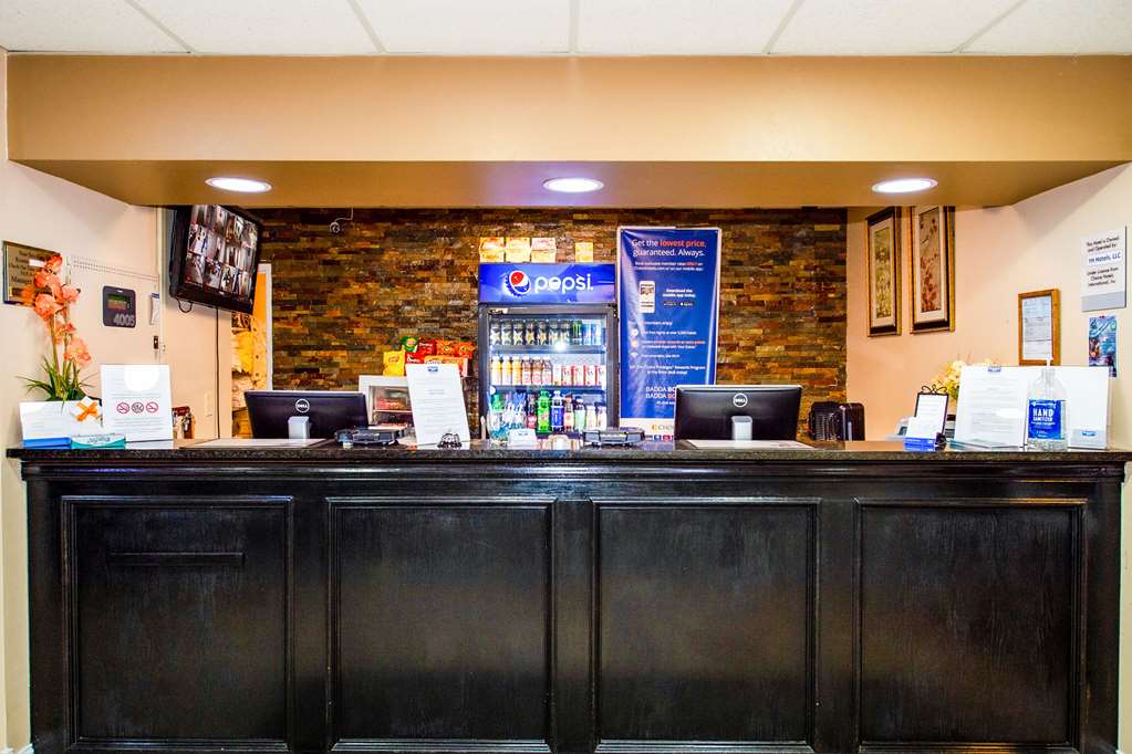 Rodeway Inn Central Colorado Springs - photo 2