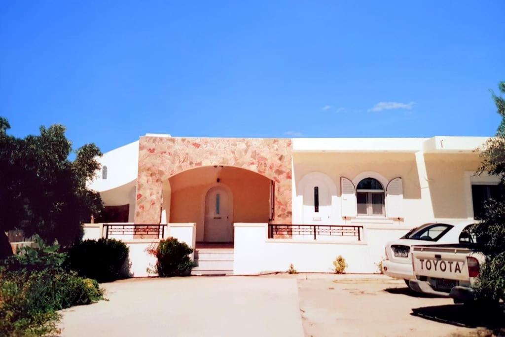 Ioanna's Villa 10 minutes walking from sea — 4-Star Luxury Hotel in Gra Liyia, Greece