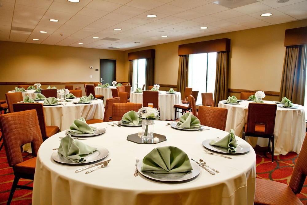 Hampton Inn & Suites Salinas - photo 36