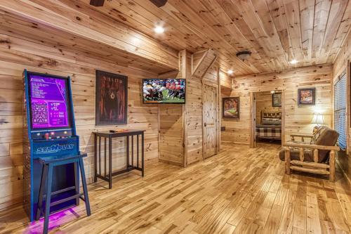 Living The Dream Mtn Views Theater Room 560 FREE tickets each paid day - photo 38