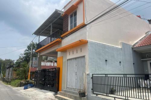 Hotel O Njy House SyariahNearBandara Sultan Syarif Kasim II in Pekanbaru, Indonesia