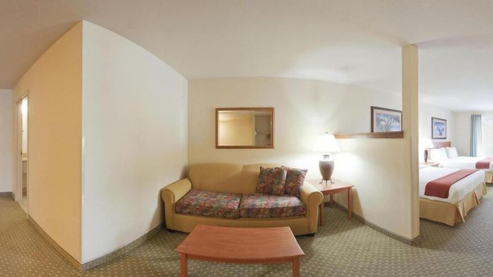 Triple Play Resort Hotel & Suites - photo 28