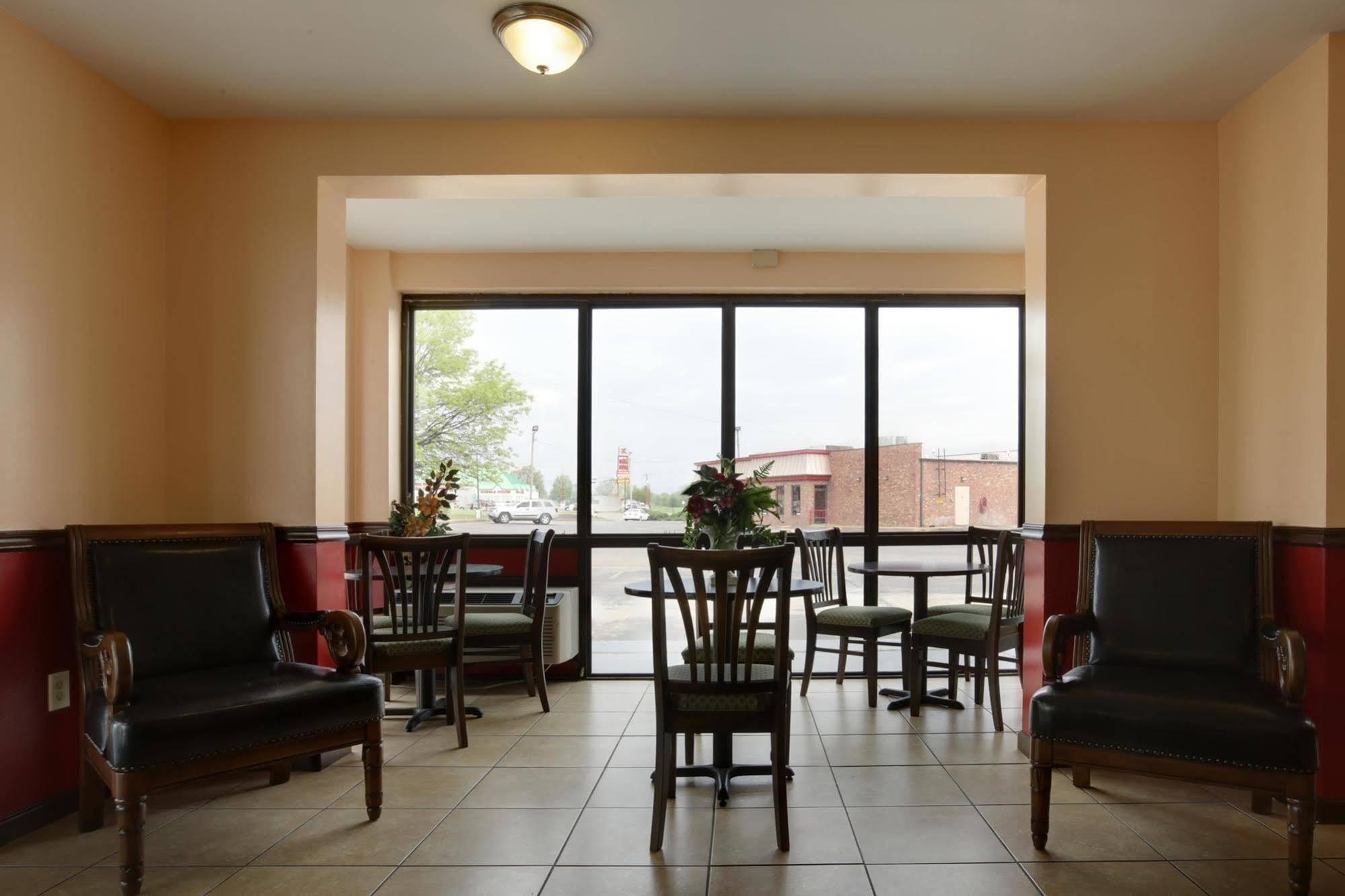 Americas Best Value Inn & Suites Senatobia - photo 12