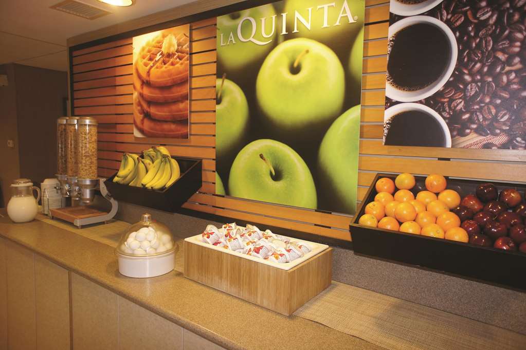 La Quinta Inn & Suites by Wyndham Boston Somerville - photo 54