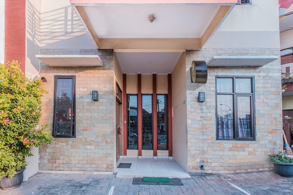 OYO Life 1203 Hunian Tinggal Mega Rich in Bekasi, Indonesia