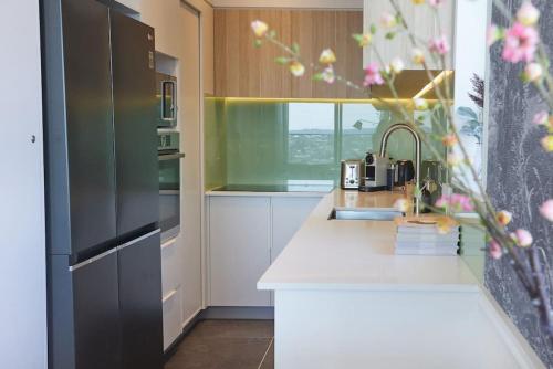 Cloud Loft Residence with 180 Degrees Views — 4-Star Luxury Hotel in Auckland, New Zealand