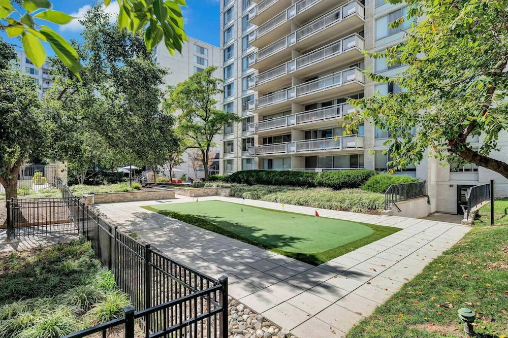 Luxury Condo in Crystal City Arlington — 4-Star Luxury Hotel in Arlington, United States
