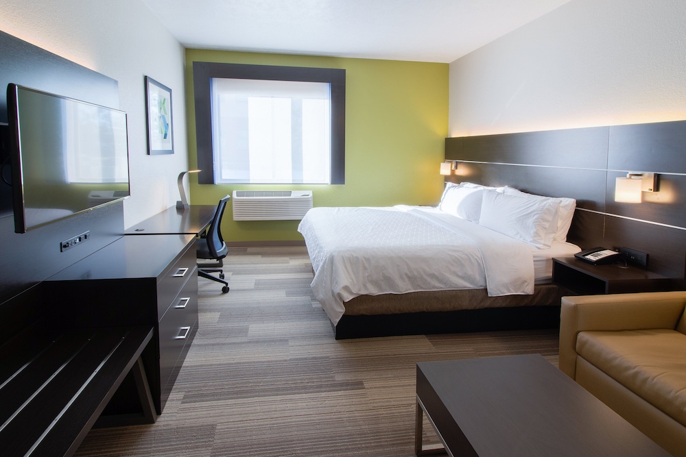 Holiday Inn Express & Suites Worthington by IHG - photo 14