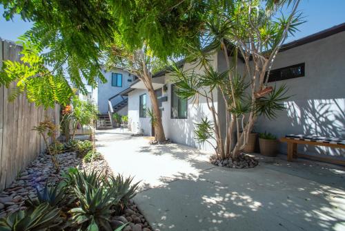 5BD Family Event Friendly 4plex Steps2Beach — 4-Star Luxury Hotel in San Diego, United States