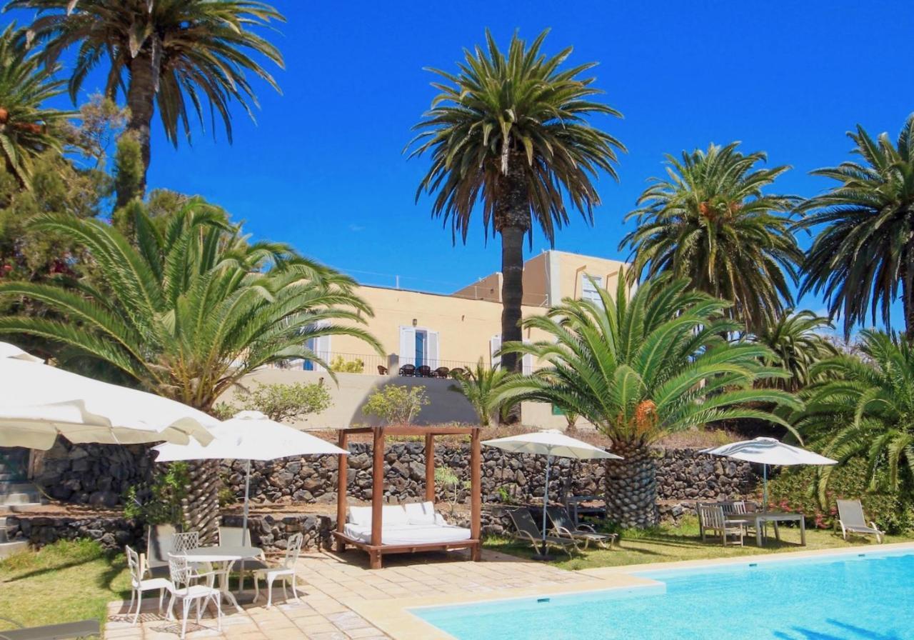 Detached Villa with Garden Heated And Private Pool Sea View Parking Free — 4-Star Luxury Hotel in Adeje, Spain