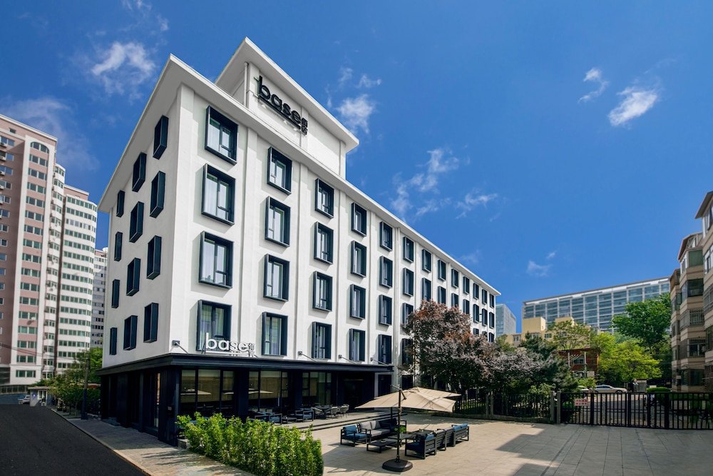 base Beijing Sanlitun Serviced Apartment — 5-Star Luxury Hotel in Beijing, People's Republic of China