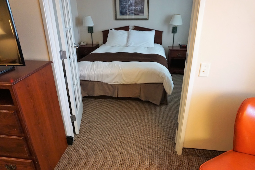 River Hills Hotel - photo 2