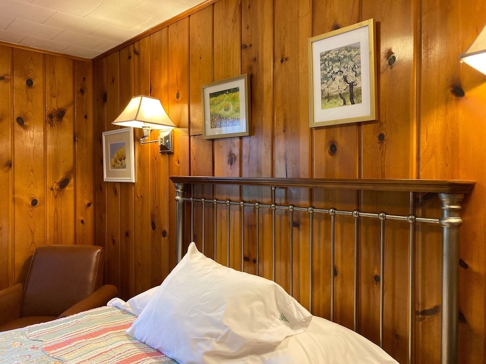 Ludington Blue Spruce Inn - photo 19