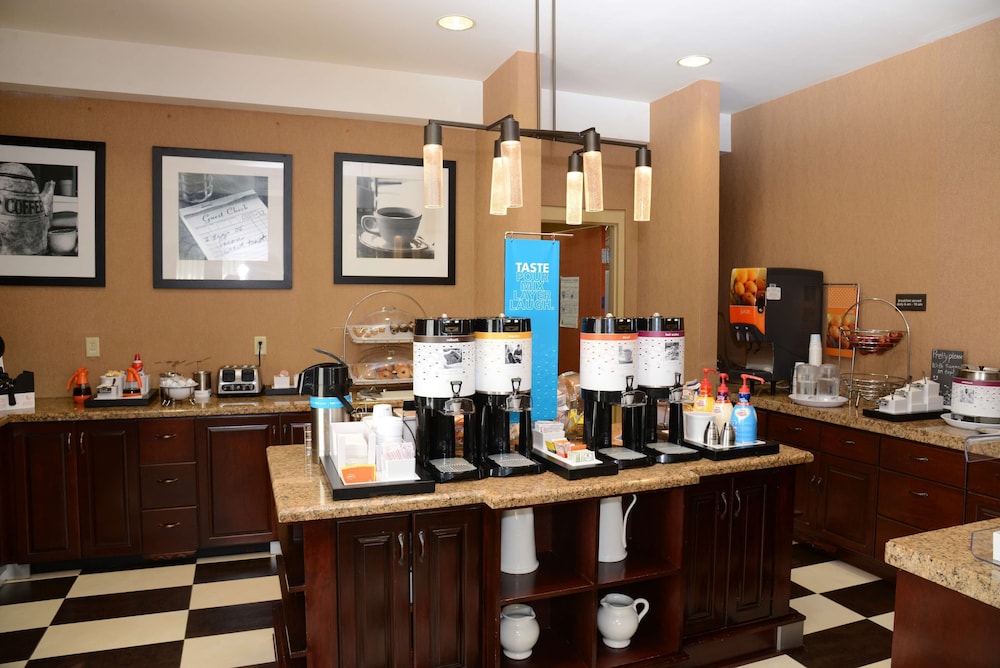 Hampton Inn Americus - photo 31