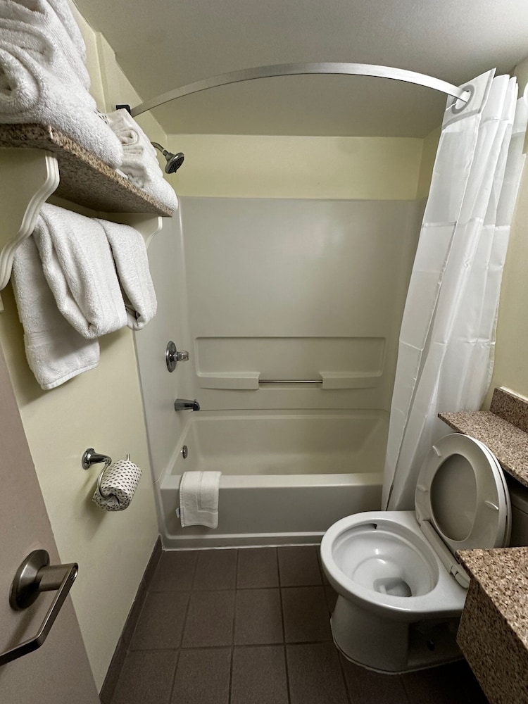 Ramada by Wyndham Virginia Beach - photo 35