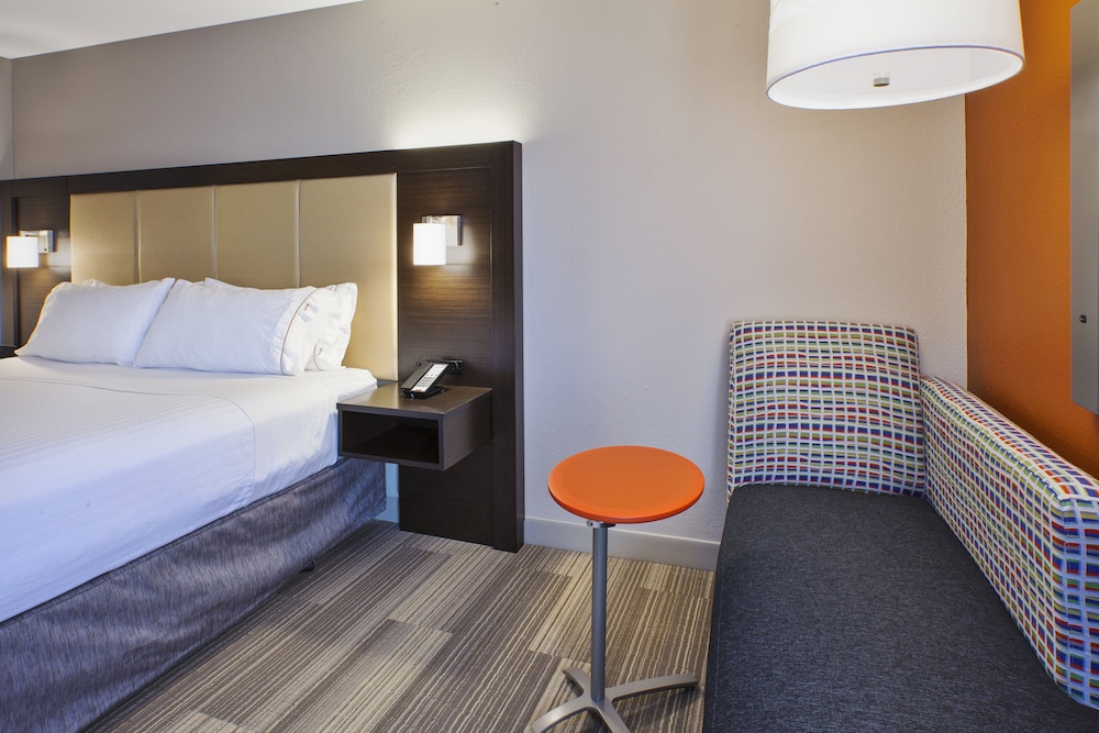 Holiday Inn Express Hotel & Suites Chicago Midway Airport by IHG - photo 6