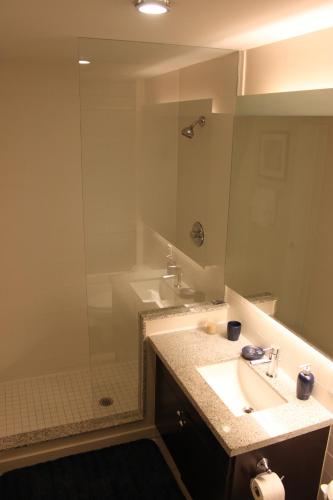 JJ Furnished Apartments Downtown Toronto: King's Luxury Loft